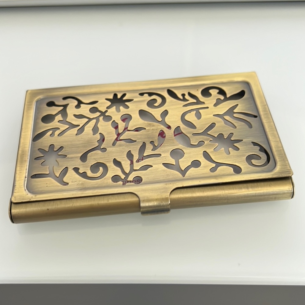Beautiful business card holder from Icing